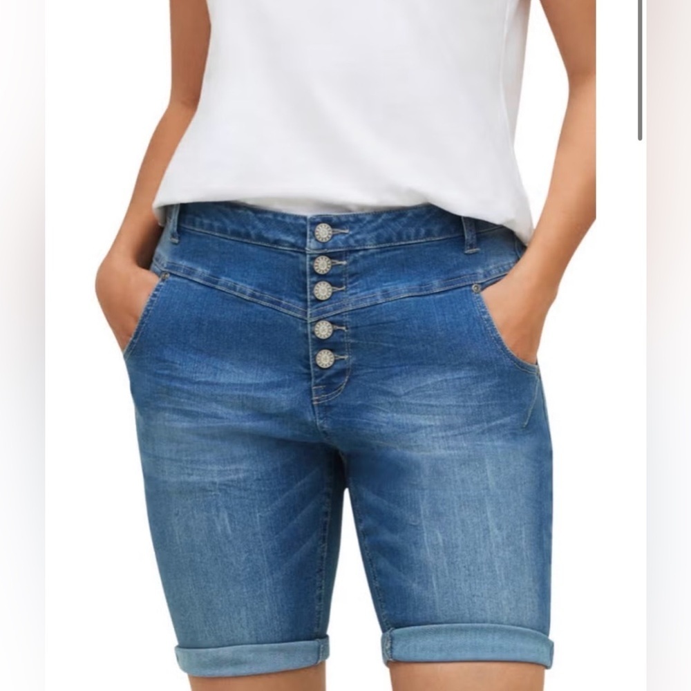 Ellos | 5 Button Bermuda Shorts in Medium Wash | size 24
